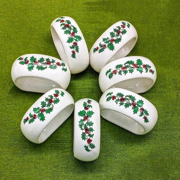 Vintage Holly Red Berries Green Leaves Porcelain Napkin Rings - Picture 1 of 7